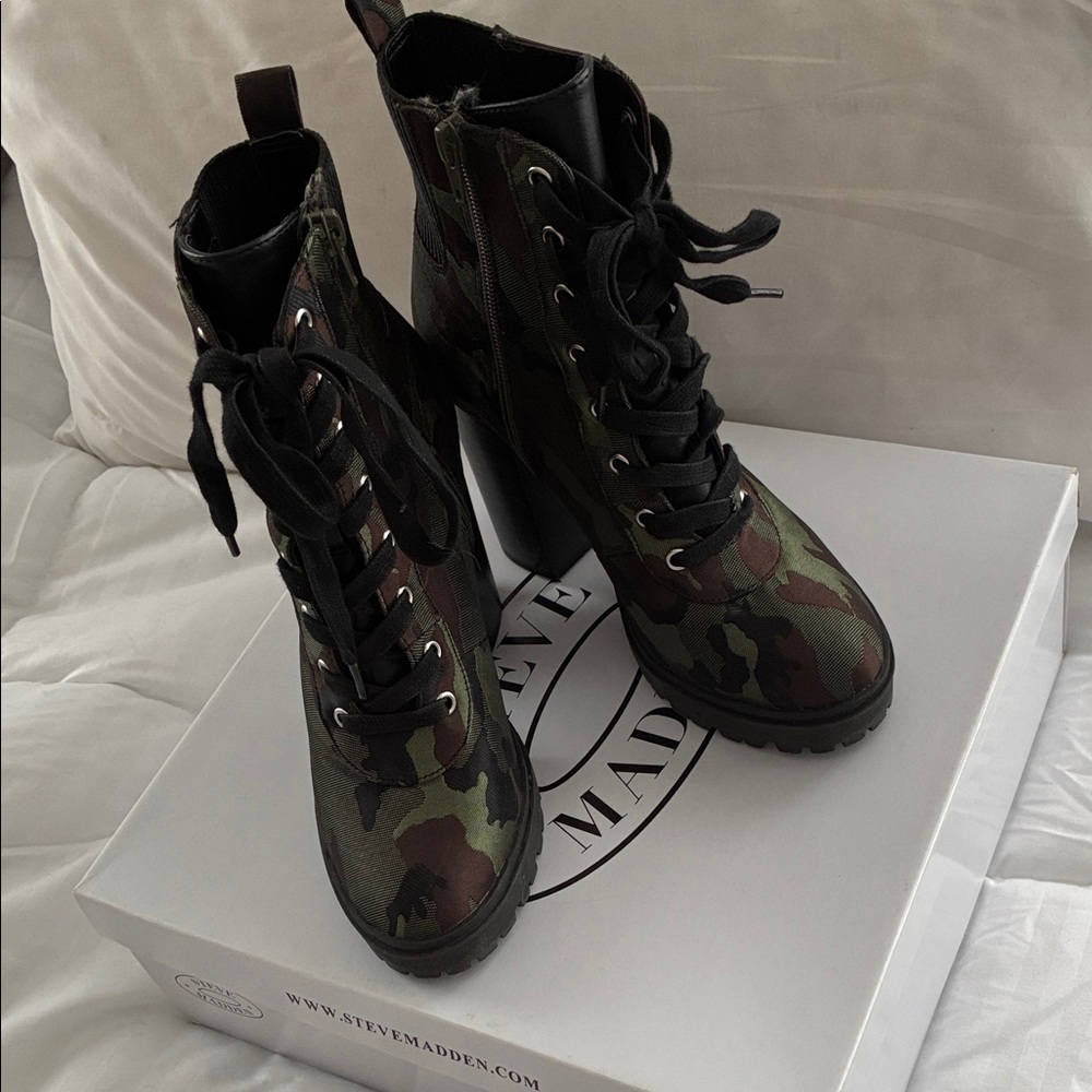 Steve Madden Latch Camouflage Lace-Up Boots
